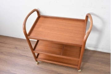 ヴィンテージ家具　チーク材　丸みのあるフレームとキャスター脚が軽やかなキッチンワゴン　(R-088809)