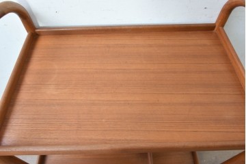 ヴィンテージ家具　チーク材　丸みのあるフレームとキャスター脚が軽やかなキッチンワゴン　(R-088809)