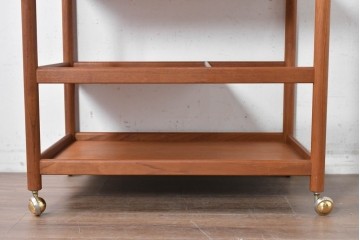 ヴィンテージ家具　チーク材　丸みのあるフレームとキャスター脚が軽やかなキッチンワゴン　(R-088809)