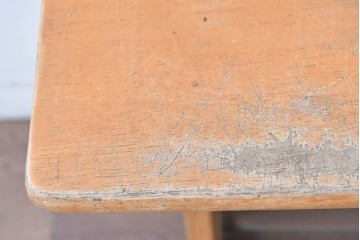 ヨーロッパヴィンテージ　ビーチ材　跳ね上げ天板のスクールデスク　(R-088810)