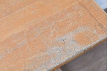 ヨーロッパヴィンテージ　ビーチ材　跳ね上げ天板のスクールデスク　(R-088810)