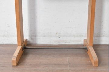 ヨーロッパヴィンテージ　ビーチ材　跳ね上げ天板のスクールデスク　(R-088810)