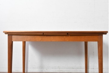 デンマークヴィンテージ　チーク材　すっきりとしたフォルムのエクステンションテーブル　(R-088815)