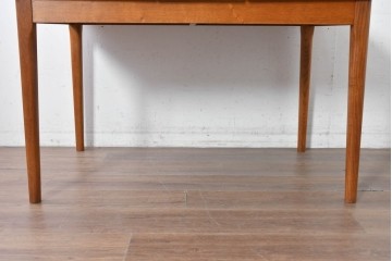 デンマークヴィンテージ　チーク材　すっきりとしたフォルムのエクステンションテーブル　(R-088815)