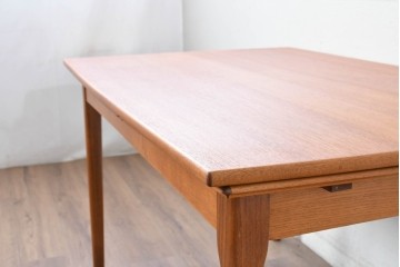 デンマークヴィンテージ　チーク材　すっきりとしたフォルムのエクステンションテーブル　(R-088815)