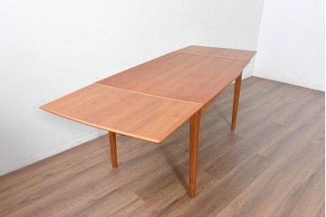 デンマークヴィンテージ　チーク材　すっきりとしたフォルムのエクステンションテーブル　(R-088815)