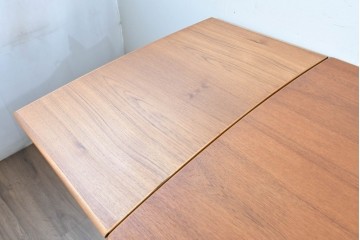 デンマークヴィンテージ　チーク材　すっきりとしたフォルムのエクステンションテーブル　(R-088815)