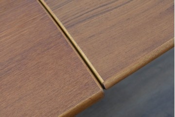 デンマークヴィンテージ　チーク材　すっきりとしたフォルムのエクステンションテーブル　(R-088815)
