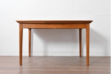 デンマークヴィンテージ　チーク材　すっきりとしたフォルムのエクステンションテーブル　(R-088815)