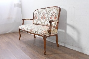 中古 イタリア　美品　ATTICA(アッティカ)　優美な猫脚の2人掛けソファ　(R-088818)