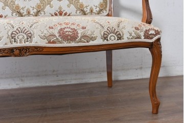 中古 イタリア　美品　ATTICA(アッティカ)　優美な猫脚の2人掛けソファ　(R-088818)