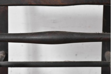 イギリスアンティーク　エルム材　バーチ材　素朴な木味が魅力のアームレスチェア　(R-088822)