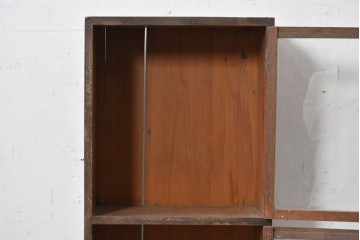 和製アンティーク　素朴な木味が味わい深い壁掛け収納棚　(R-088829)