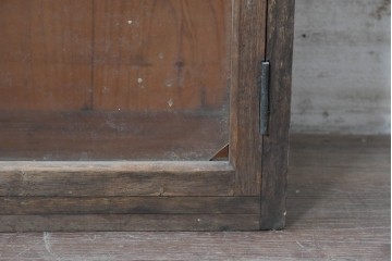和製アンティーク　素朴な木味が味わい深い壁掛け収納棚　(R-088829)