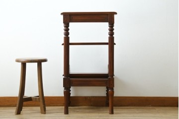 ヨーロッパヴィンテージ　曲線装飾とターニングレッグが華やかなライブラリーステップ　(R-088831)