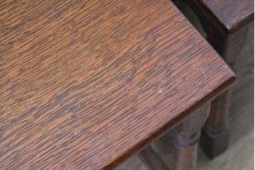 イギリスヴィンテージ　オーク材　重厚でクラシカルなネストテーブル　(R-088832)