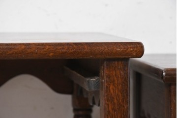 イギリスヴィンテージ　オーク材　重厚でクラシカルなネストテーブル　(R-088832)