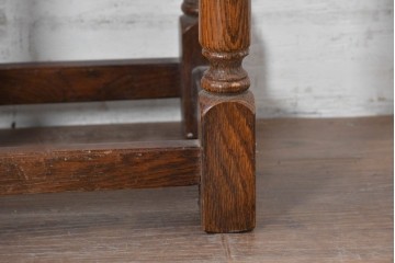 イギリスヴィンテージ　オーク材　重厚でクラシカルなネストテーブル　(R-088832)
