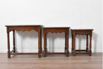 イギリスヴィンテージ　オーク材　重厚でクラシカルなネストテーブル　(R-088832)