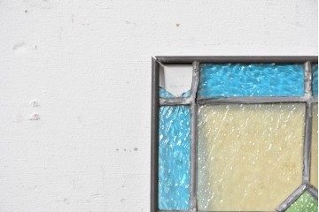 フランスアンティーク建具　幾何学模様と淡い色ガラスが美しいステンドグラス　(R-088840)