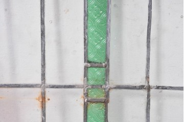 アジアアンティーク建具　蝶のモチーフと色ガラスの意匠が愛らしいステンドグラス　(R-088841)