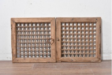中国アンティーク建具　1900年頃　李朝風の端正なマス目格子が美しい窓2枚(1対)セット　(R-088842)