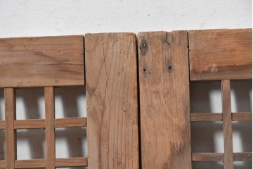 中国アンティーク建具　1900年頃　李朝風の端正なマス目格子が美しい窓2枚(1対)セット　(R-088842)