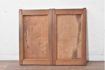 アンティーク建具　昭和初期　欅(ケヤキ)材　味わい深い木目が目を引く作りの良い小さな窓2枚セット　(R-088844)