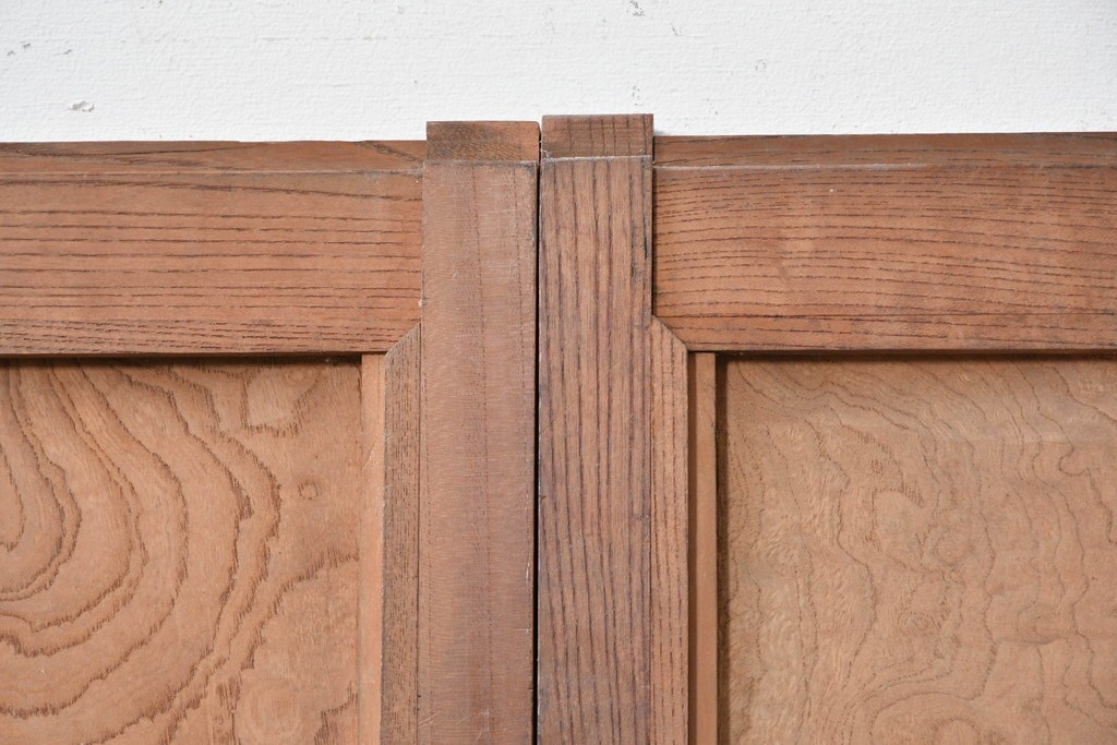 アンティーク建具　昭和初期　欅(ケヤキ)材　味わい深い木目が目を引く作りの良い小さな窓2枚セット　(R-088844)