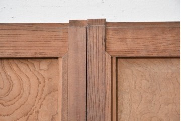 アンティーク建具　昭和初期　欅(ケヤキ)材　味わい深い木目が目を引く作りの良い小さな窓2枚セット　(R-088844)