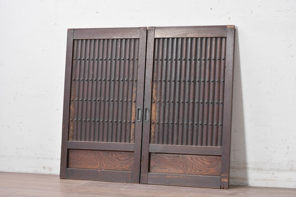 アンティーク建具　明治期　丸桟格子板戸窓2枚セット　(R-088850)