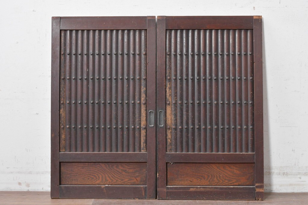 アンティーク建具　明治期　丸桟格子板戸窓2枚セット　(R-088850)