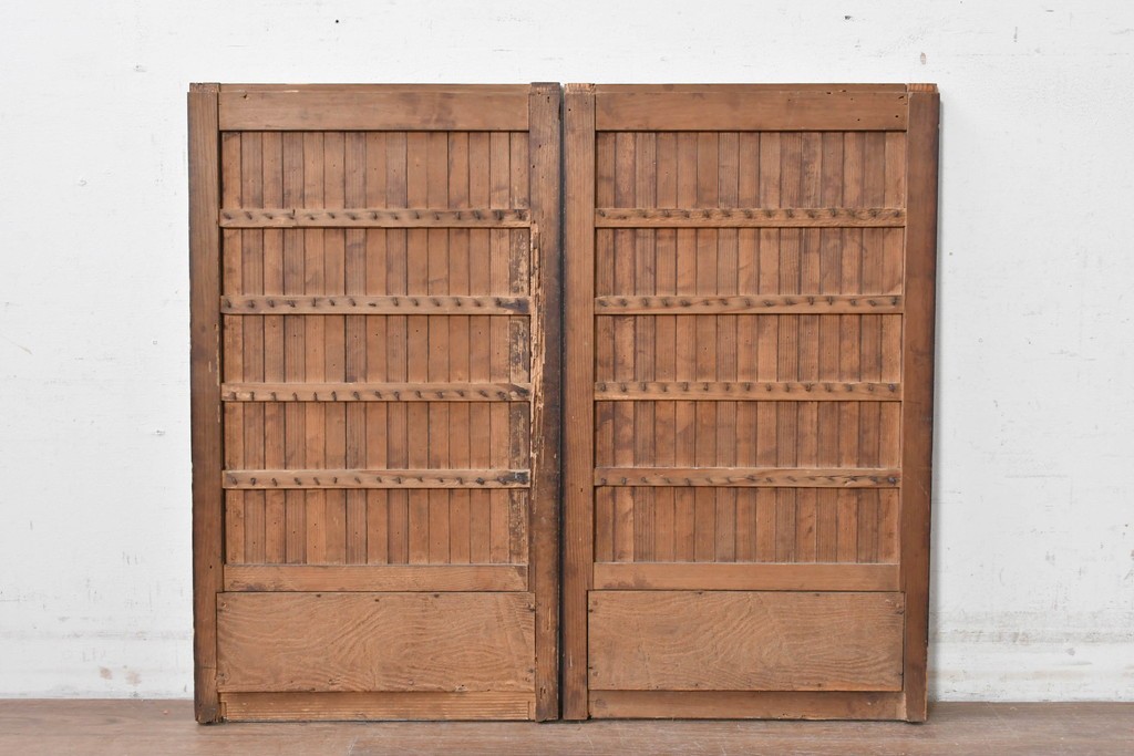 アンティーク建具　明治期　丸桟格子板戸窓2枚セット　(R-088850)
