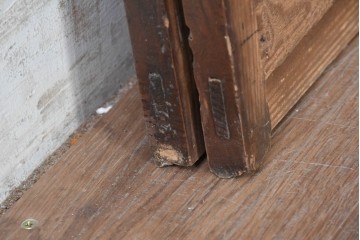 アンティーク建具　明治期　丸桟格子板戸窓2枚セット　(R-088850)