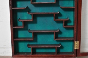 中国ヴィンテージ　1980年から1990年頃　花梨材　シンメトリーデザインの壁掛け飾り棚　(R-088853)
