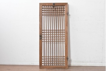 中国アンティーク建具　李朝風建具　花形の金具と格子の並びが美しい窓1枚　(R-088855)