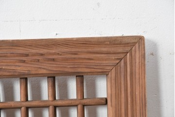 中国アンティーク建具　李朝風建具　花形の金具と格子の並びが美しい窓1枚　(R-088855)