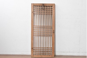 中国アンティーク建具　李朝風建具　花形の金具と格子の並びが美しい窓1枚　(R-088855)