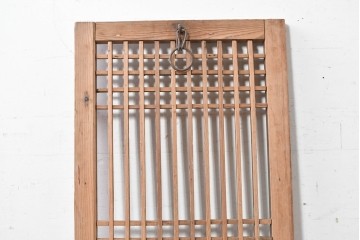 中国アンティーク建具　李朝風建具　花形の金具と格子の並びが美しい窓1枚　(R-088855)