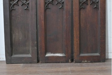 イギリスアンティーク建具　オーク材　クアトロフォイル(四つ葉)の彫刻が美しいパネル3枚セット　(R-088857)