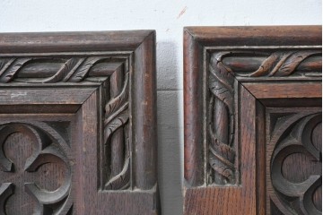 イギリスアンティーク建具　オーク材　クアトロフォイル(四つ葉)の彫刻が美しいパネル3枚セット　(R-088857)