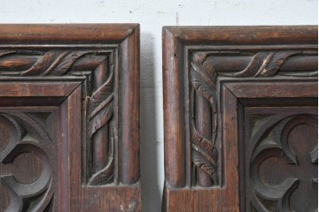イギリスアンティーク建具　オーク材　クアトロフォイル(四つ葉)の彫刻が美しいパネル3枚セット　(R-088857)