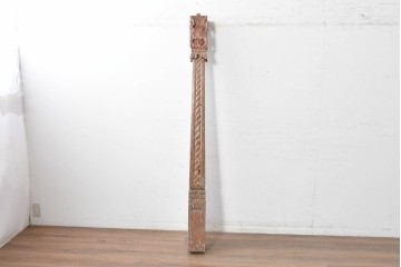 アジアンヴィンテージ　バリ　繊細な彫刻装飾が目を引く木製柱　(R-088862)
