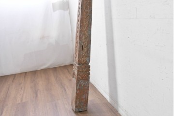 アジアンヴィンテージ　バリ　繊細な彫刻装飾が目を引く木製柱　(R-088862)