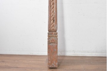 アジアンヴィンテージ　バリ　繊細な彫刻装飾が目を引く木製柱　(R-088862)