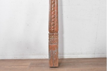 アジアンヴィンテージ　バリ　繊細な彫刻装飾が目を引く木製柱　(R-088863)