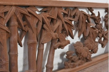 アンティーク建具　昭和初期　山本栄雲作　松竹梅と鳥の意匠が趣深い彫刻欄間2枚セット　(R-088865)