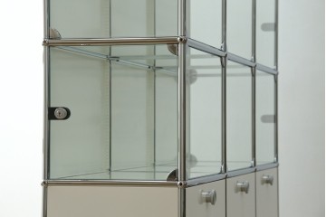 中古 　美品　スイス　USMハラー(USM Haller)　モジュール構造の3列4段ガラスキャビネット　(R-088871)