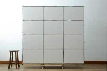 中古 　美品　スイス　USMハラー(USM Haller)　モジュール構造の3列4段ガラスキャビネット　(R-088871)
