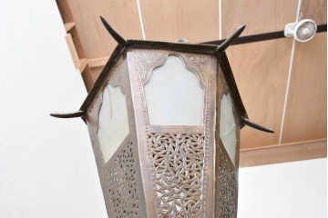 《引っ掛けシーリング式ペンダントライト加工費込み》　ヴィンテージ照明　モロッコ　真鍮製　透かし彫りが美しい吊り下げ照明　(R-088872)